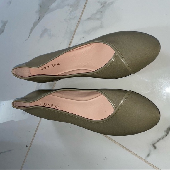 Taryn Rose Tan Flats - Picture 3 of 7